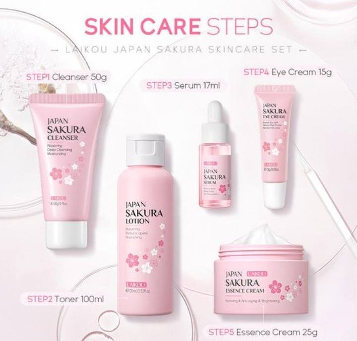 Les 5 étapes du rituel Japan Sakura : nettoyant, tonique, sérum, contour des yeux, crème essence